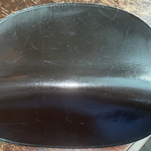 Gucci Black Leather Accessory with Gold Detail - Picture 4 of 5